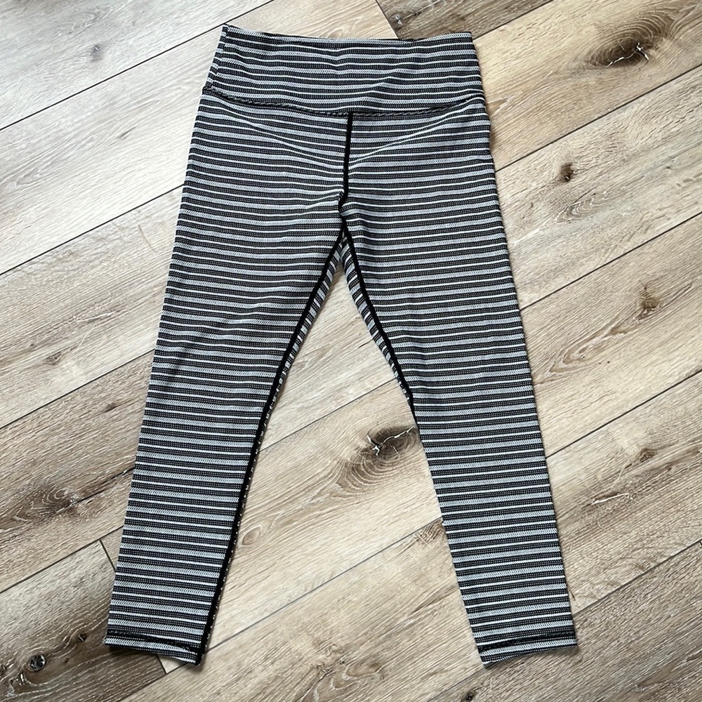 Zyia Active Aztec Adrenaline Black Striped 7/8 Leggings - Picture 2 of 11